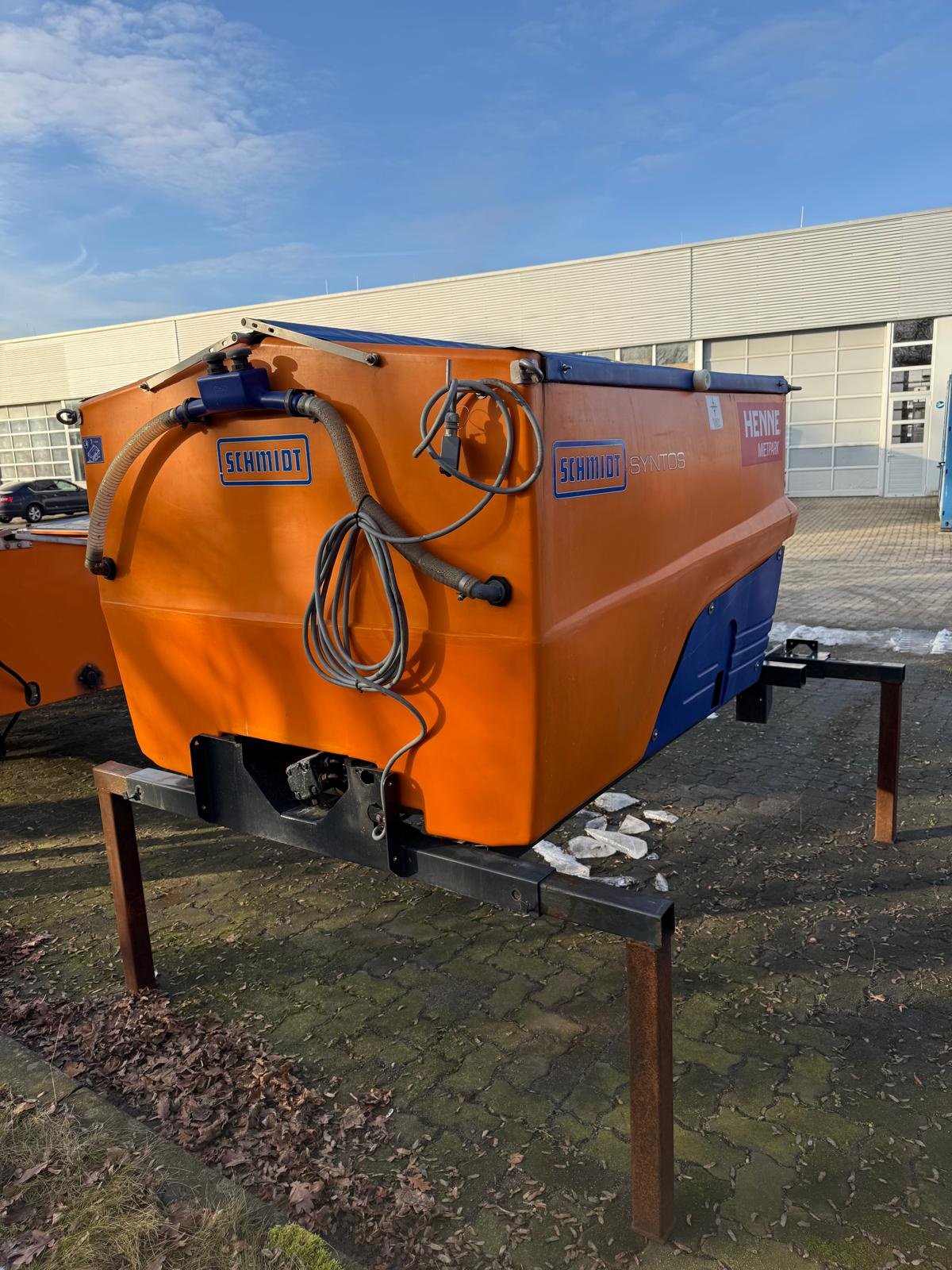 Sandstreuer & Salzstreuer des Typs Aebi Schmidt Synthos S15, Gebrauchtmaschine in Wiedemar (Bild 5)