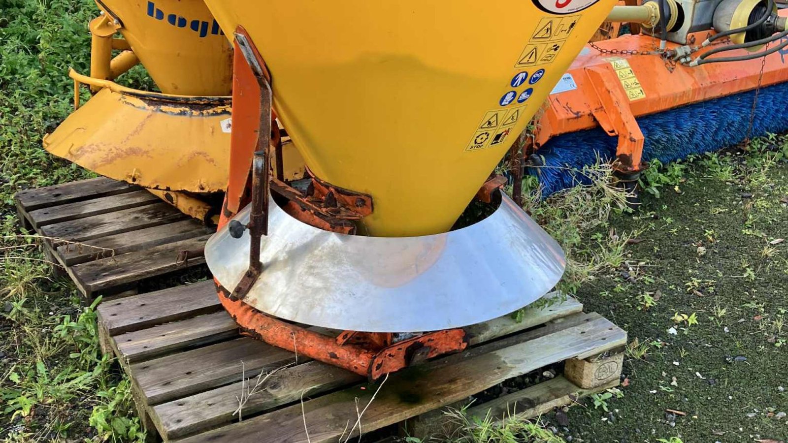 Sandstreuer & Salzstreuer of the type agrex 300, Gebrauchtmaschine in Glamsbjerg (Picture 2)