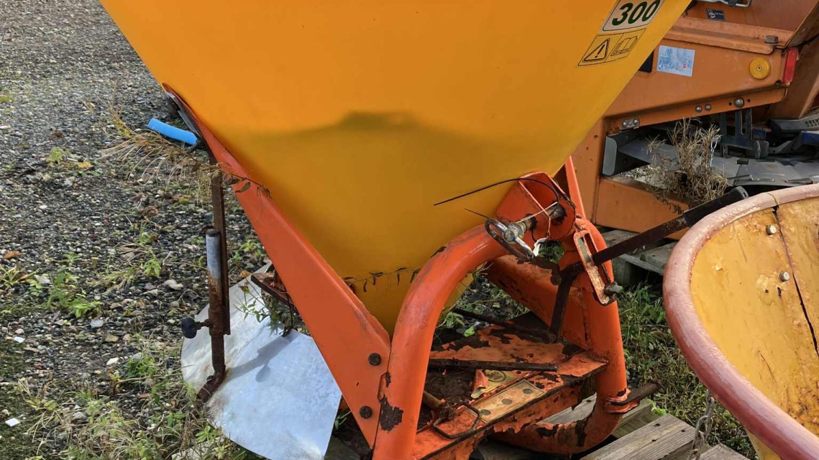 Sandstreuer & Salzstreuer of the type agrex 300, Gebrauchtmaschine in Glamsbjerg (Picture 3)