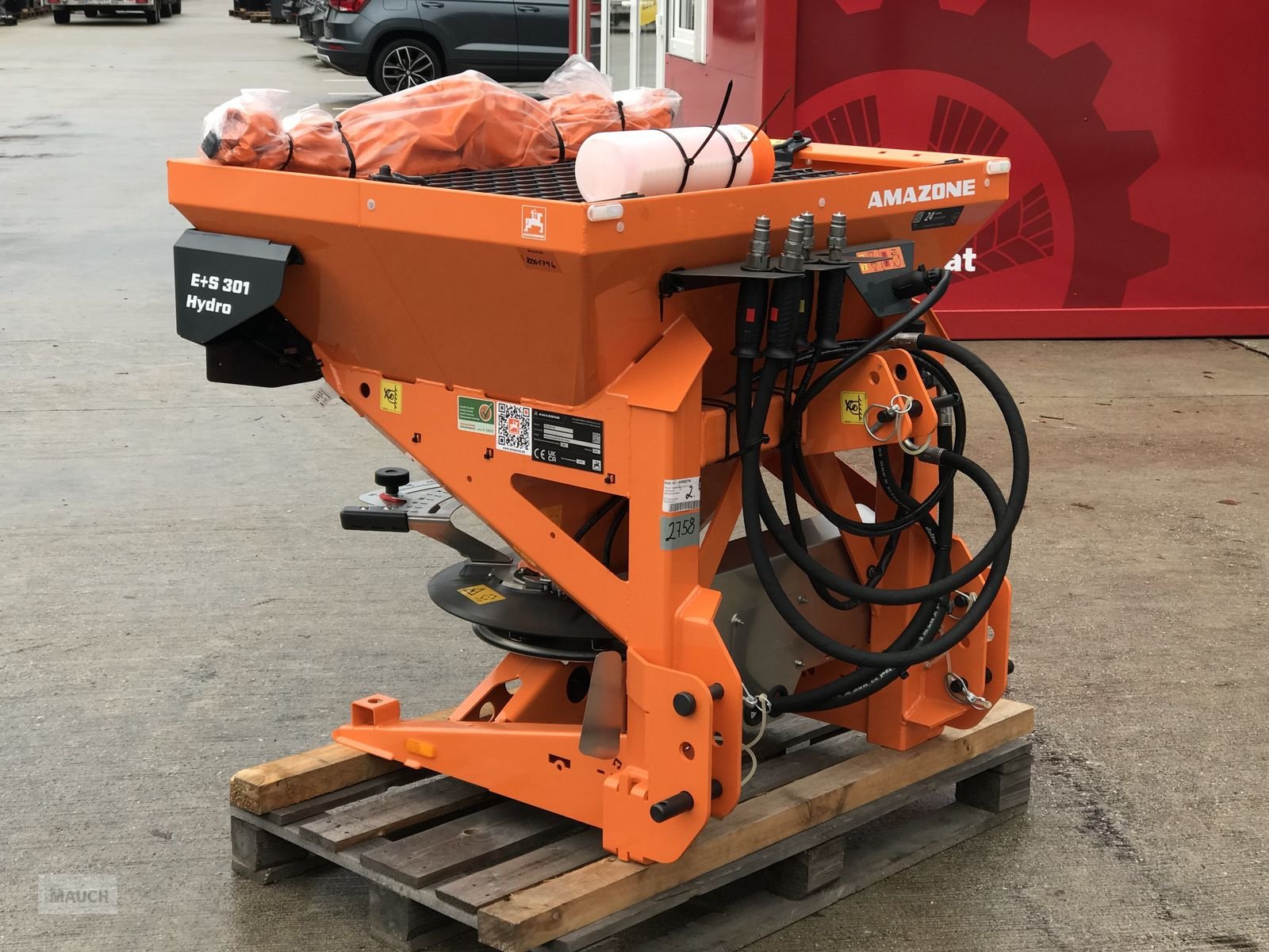 Sandstreuer & Salzstreuer des Typs Amazone E + S 301, Neumaschine in Burgkirchen (Bild 3)