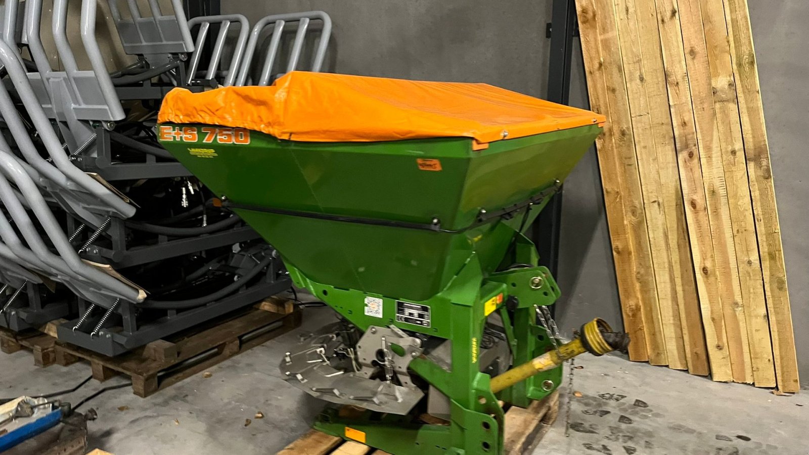 Sandstreuer & Salzstreuer typu Amazone E+S 750 Velholdt Salspreder som er meget lidt brugt, den er med Amados computer, Gebrauchtmaschine v Lintrup (Obrázek 1)