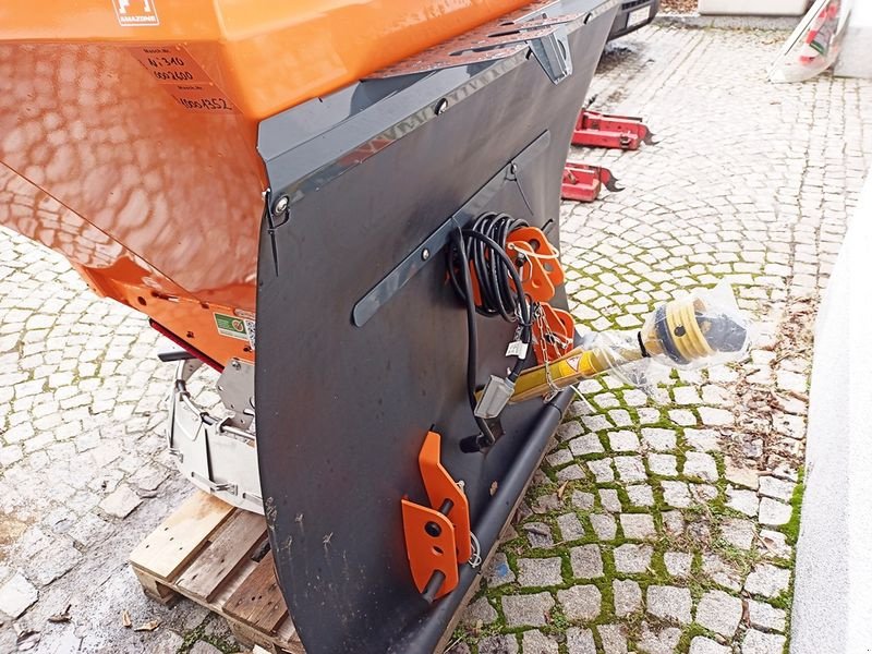 Sandstreuer & Salzstreuer des Typs Amazone E+S 751 Easy Winterdienststreuer, Neumaschine in St. Marienkirchen (Bild 5)
