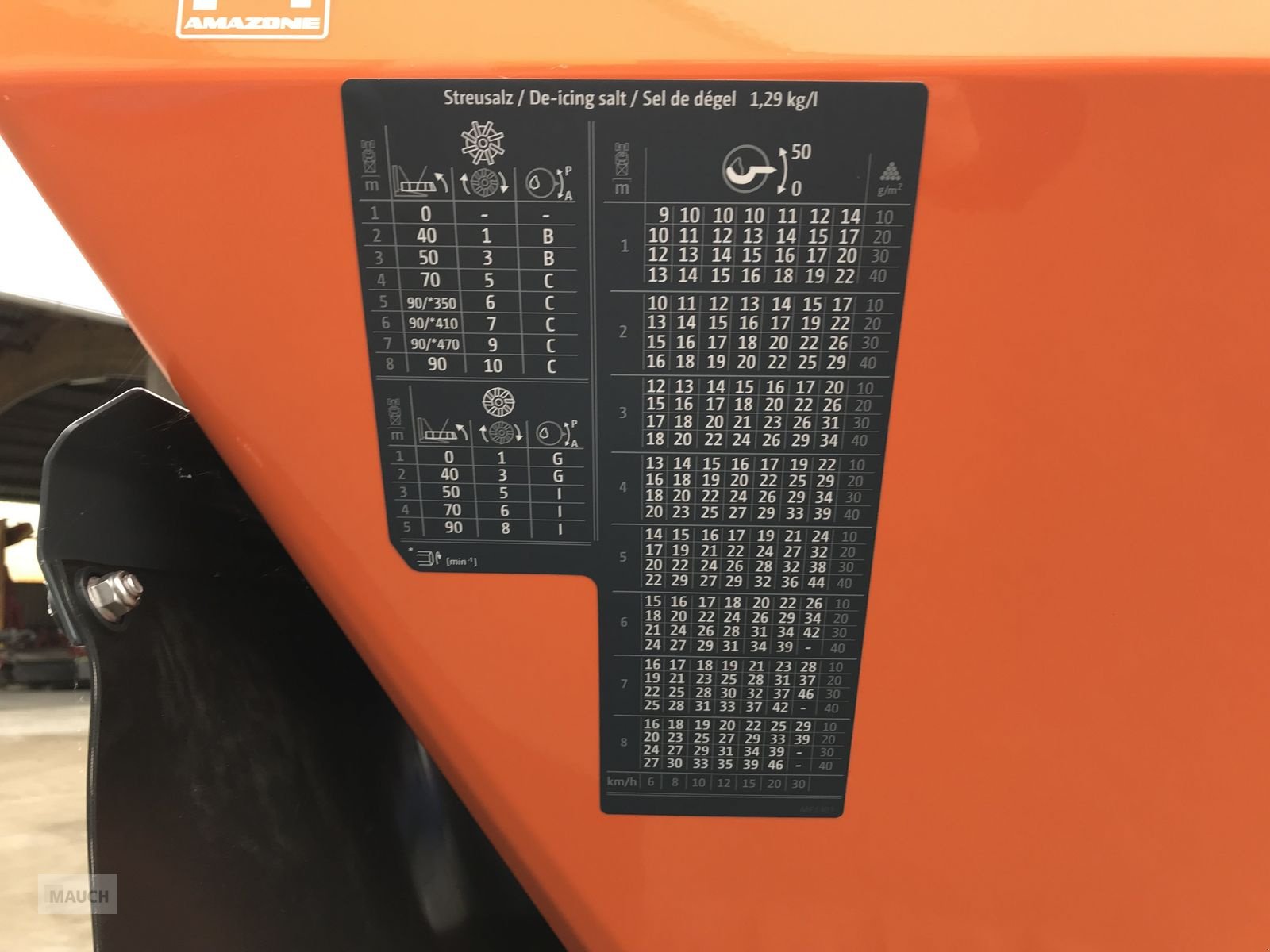 Sandstreuer & Salzstreuer of the type Amazone E + S 751, Neumaschine in Burgkirchen (Picture 8)