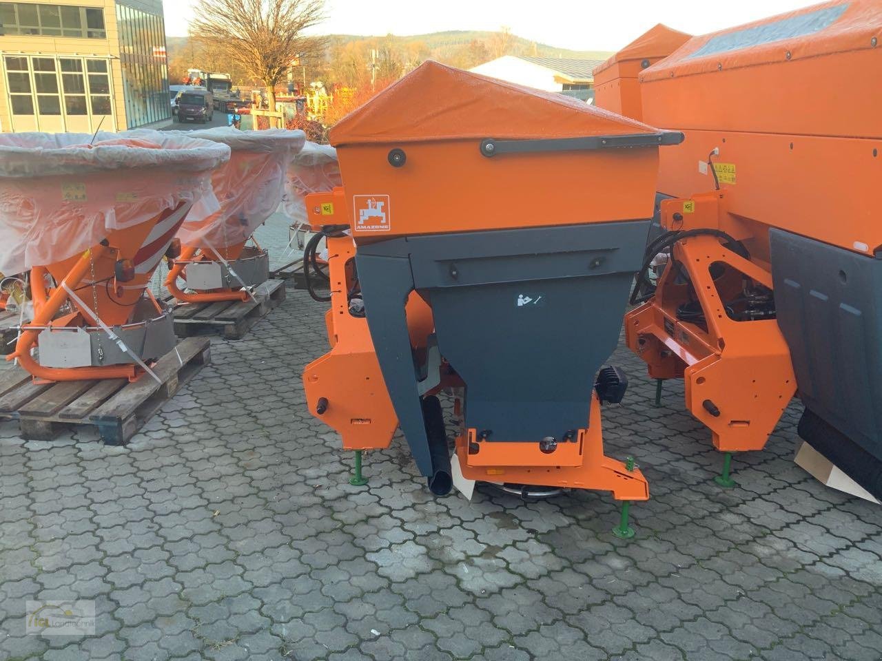 Sandstreuer & Salzstreuer des Typs Amazone IceTiger orange, Neumaschine in Pfreimd (Bild 2)