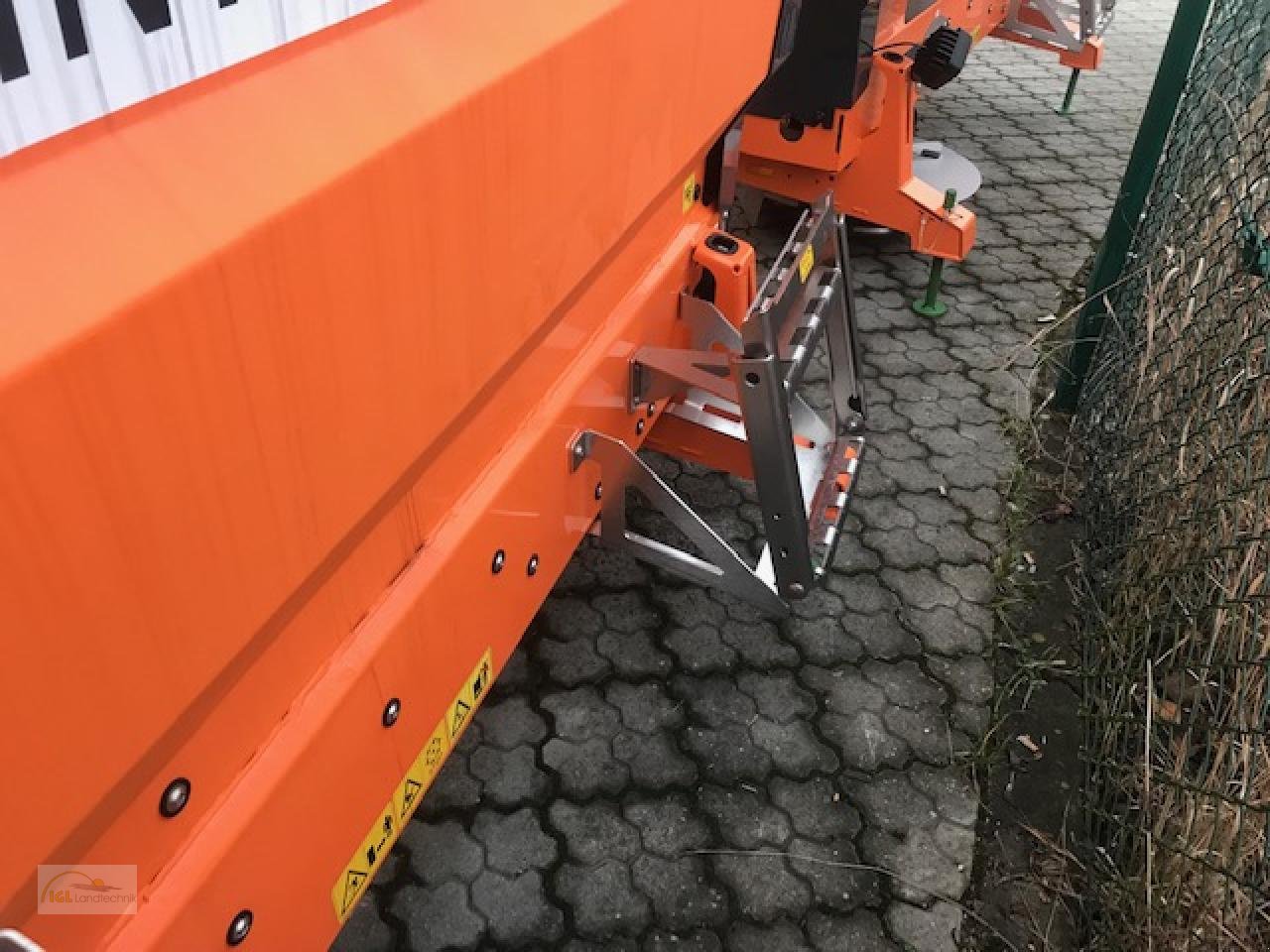 Sandstreuer & Salzstreuer des Typs Amazone IceTiger Orange, Neumaschine in Pfreimd (Bild 4)