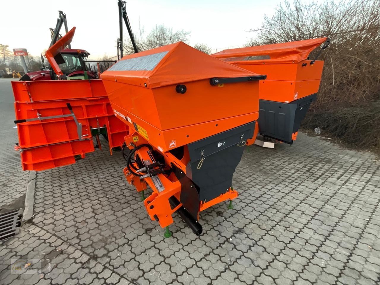 Sandstreuer & Salzstreuer of the type Amazone IceTiger S, Neumaschine in Pfreimd (Picture 2)