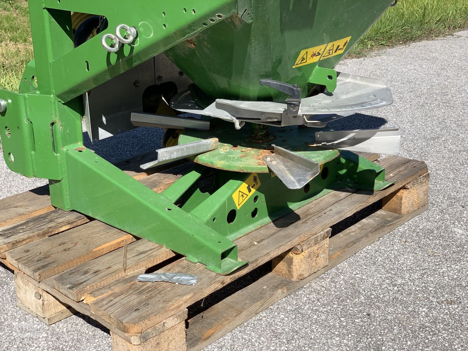 Sandstreuer & Salzstreuer от тип Amazone Splittstreuer E+S 300, Gebrauchtmaschine в Eben (Снимка 4)