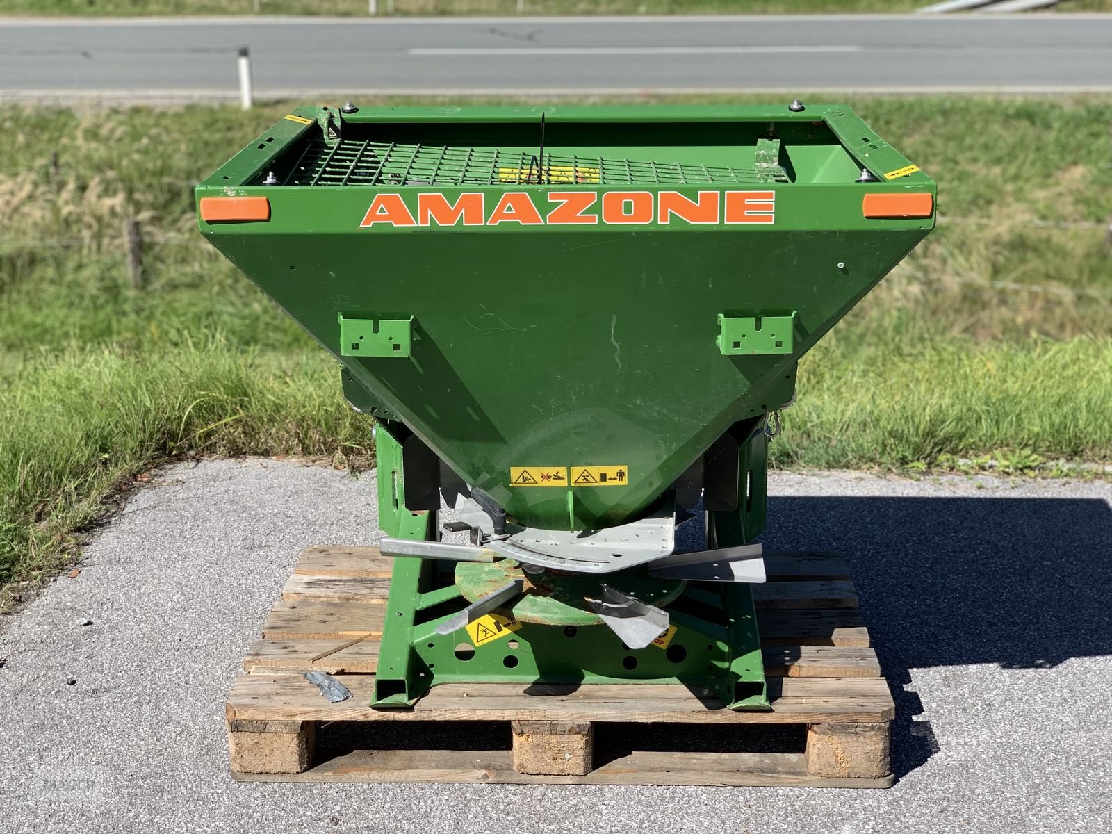 Sandstreuer & Salzstreuer от тип Amazone Splittstreuer E+S 300, Gebrauchtmaschine в Eben (Снимка 2)