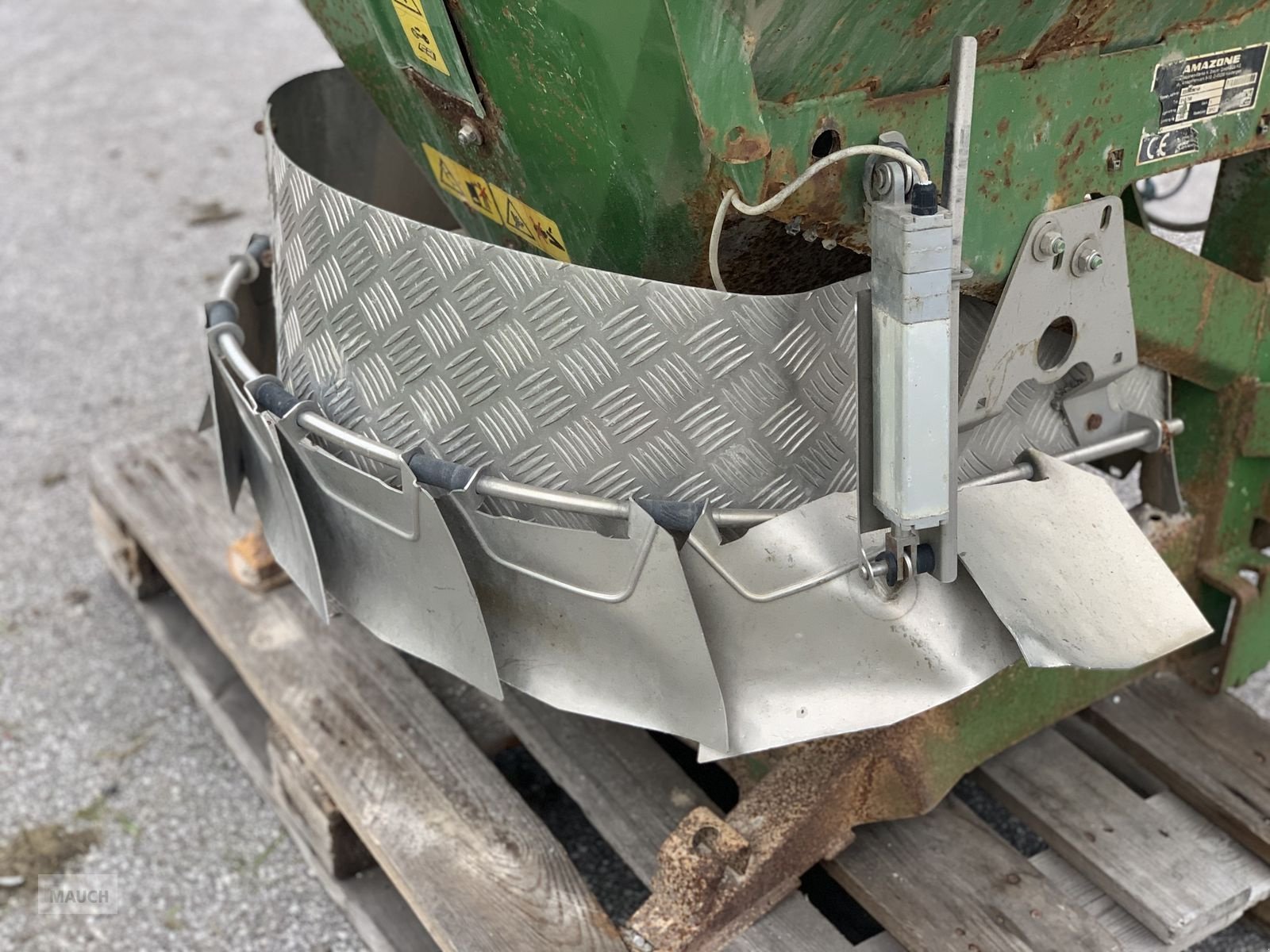 Sandstreuer & Salzstreuer des Typs Amazone Streuer E+S 750, Gebrauchtmaschine in Eben (Bild 8)