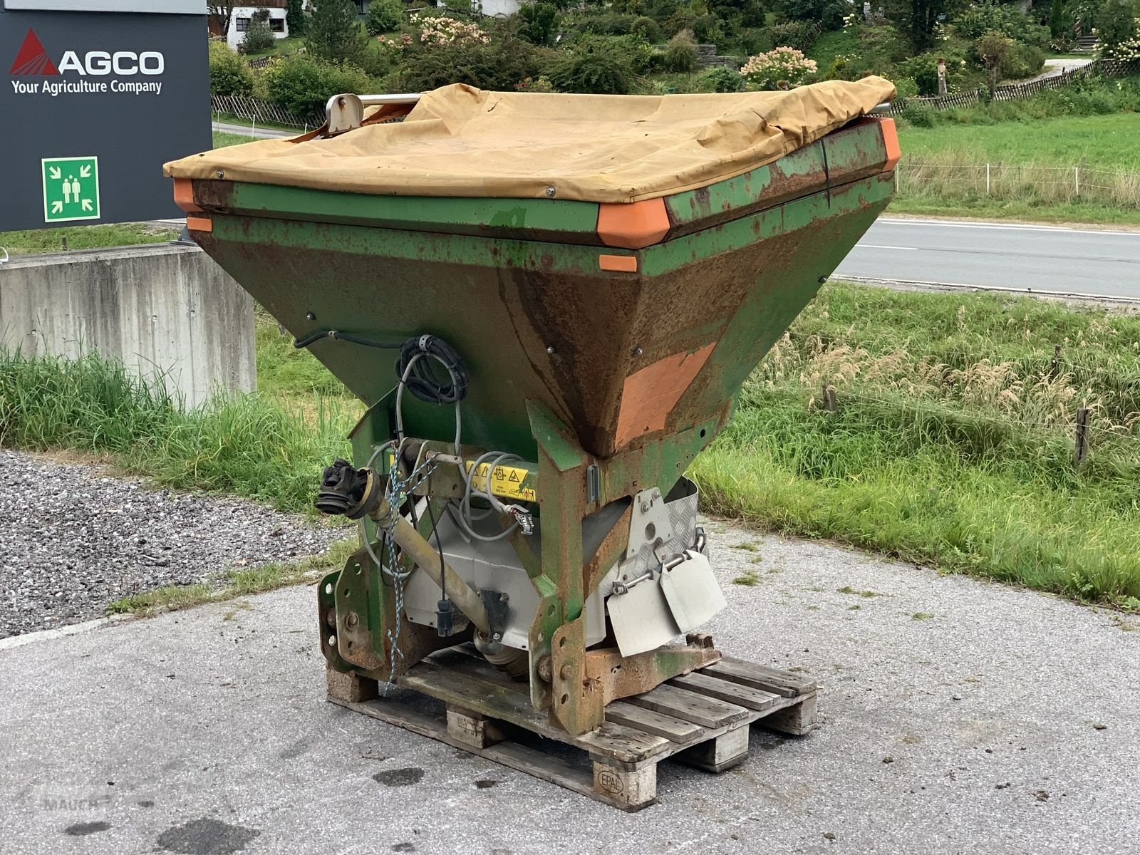 Sandstreuer & Salzstreuer des Typs Amazone Streuer E+S 750, Gebrauchtmaschine in Eben (Bild 1)