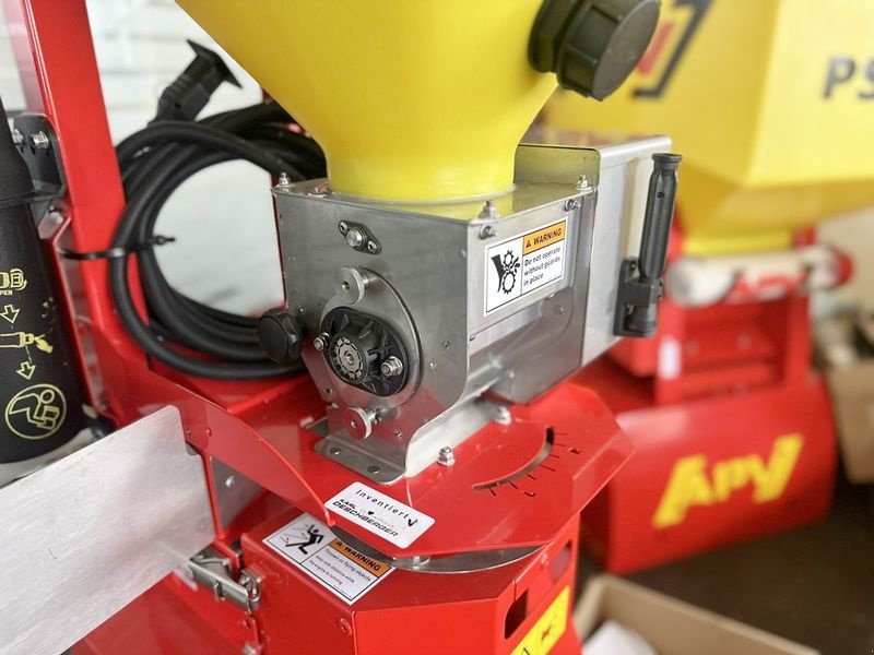 Sandstreuer & Salzstreuer a típus APV UDW 100 M1 Universaldosierer, Neumaschine ekkor: St. Marienkirchen (Kép 3)