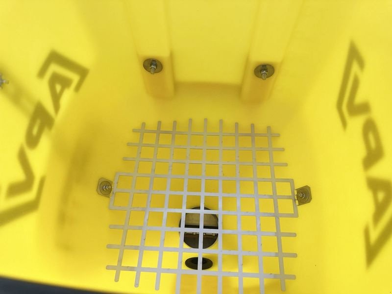 Sandstreuer & Salzstreuer a típus APV UDW 100 M1 Universaldosierer, Neumaschine ekkor: St. Marienkirchen (Kép 9)