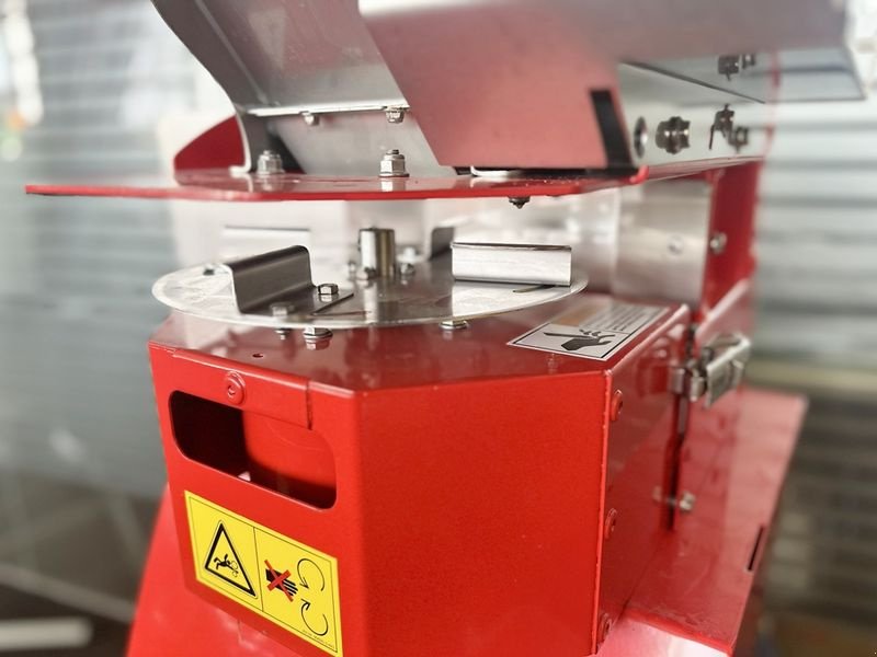 Sandstreuer & Salzstreuer a típus APV UDW 100 M1 Universaldosierer, Neumaschine ekkor: St. Marienkirchen (Kép 5)