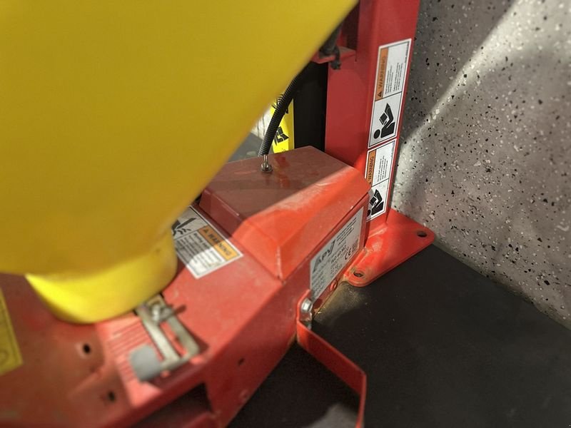 Sandstreuer & Salzstreuer от тип APV WD 40 M2 Kleinstreuer, Gebrauchtmaschine в St. Marienkirchen (Снимка 6)