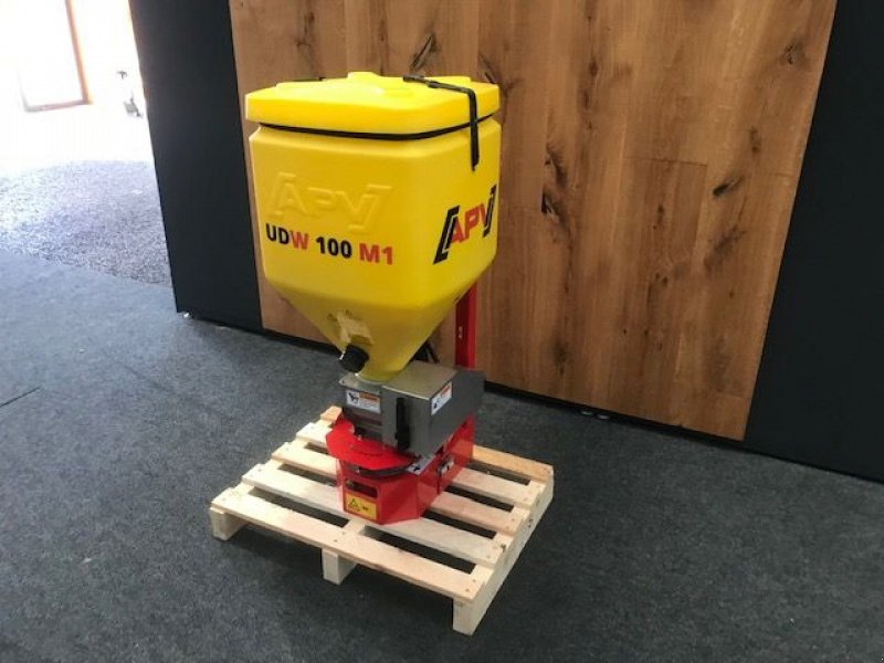 Sandstreuer & Salzstreuer des Typs APV Winterdienststreuer UDW 100 M1, Neumaschine in Tamsweg (Bild 4)