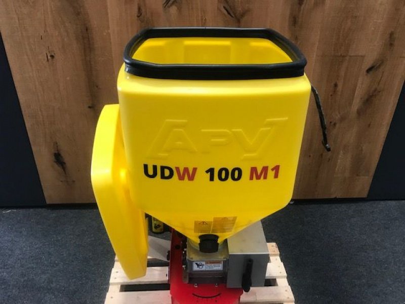 Sandstreuer & Salzstreuer des Typs APV Winterdienststreuer UDW 100 M1, Neumaschine in Tamsweg (Bild 12)