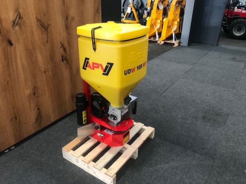 Sandstreuer & Salzstreuer des Typs APV Winterdienststreuer UDW 100 M1, Neumaschine in Tamsweg (Bild 5)