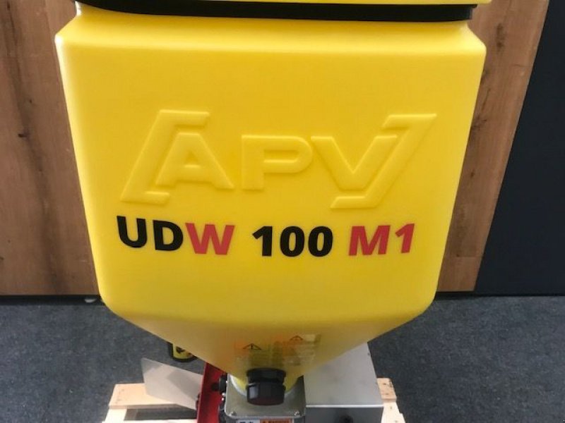 Sandstreuer & Salzstreuer des Typs APV Winterdienststreuer UDW 100 M1, Neumaschine in Tamsweg (Bild 2)