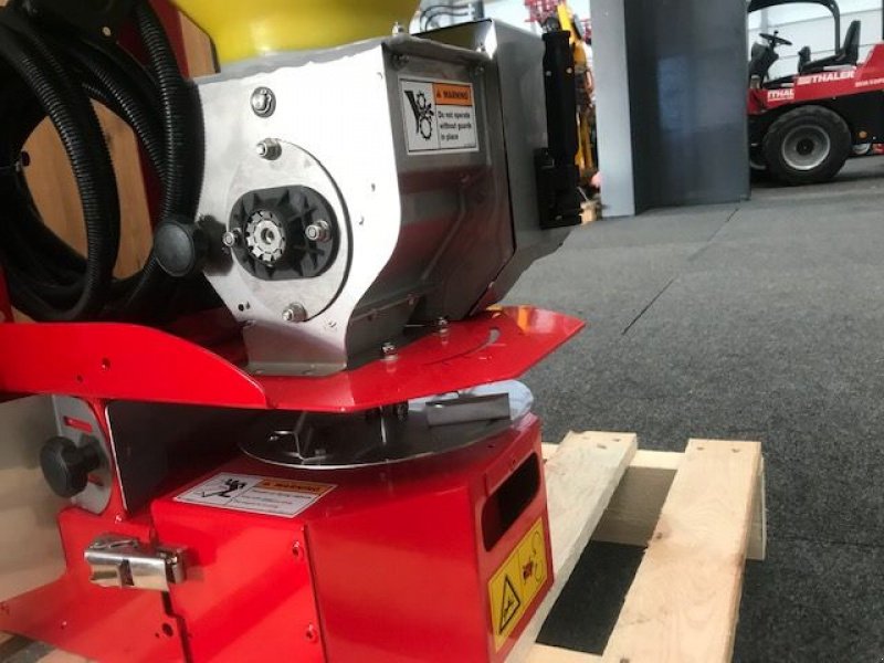 Sandstreuer & Salzstreuer des Typs APV Winterdienststreuer UDW 100 M1, Neumaschine in Tamsweg (Bild 8)