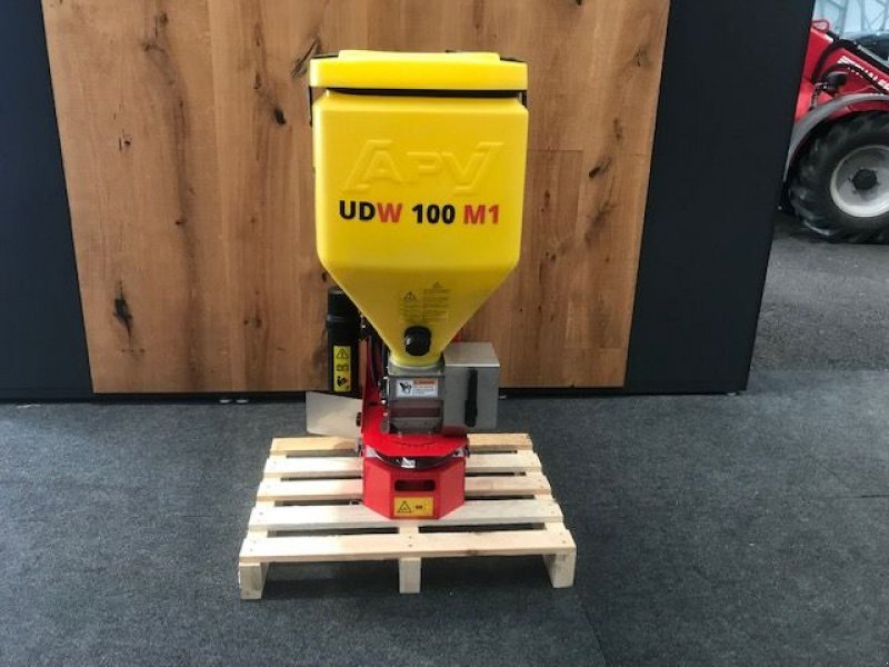 Sandstreuer & Salzstreuer des Typs APV Winterdienststreuer UDW 100 M1, Neumaschine in Tamsweg (Bild 1)