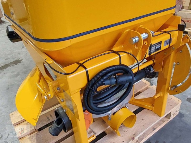 Sandstreuer & Salzstreuer of the type Bogballe S2, Neumaschine in Mahlberg-Orschweier (Picture 1)