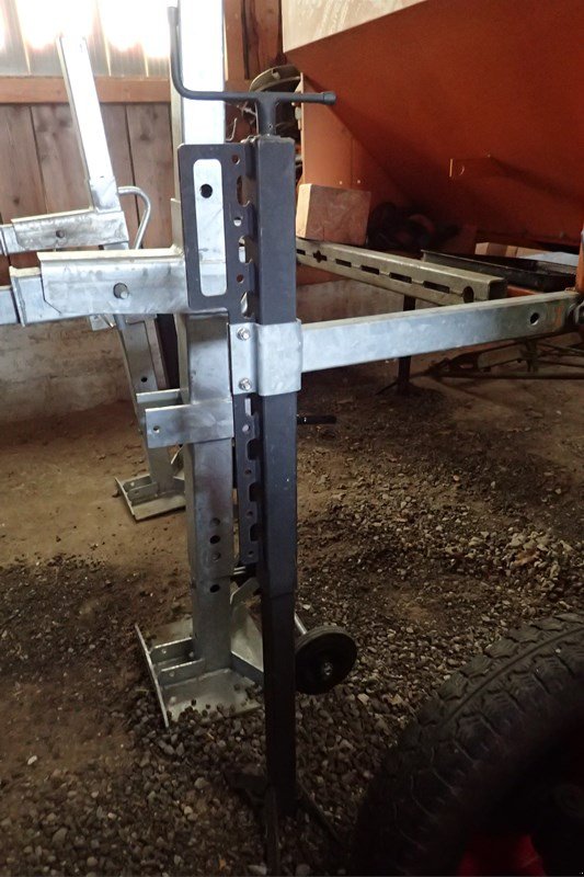 Sandstreuer & Salzstreuer типа Boschung STA80 W10A, Gebrauchtmaschine в Schaan (Фотография 3)