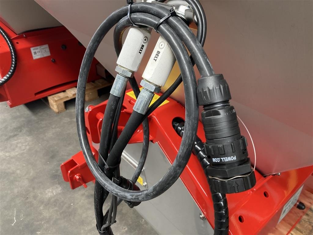 Sandstreuer & Salzstreuer от тип Bredal SGS 2000 Inkl. Lysanlæg, sold og rullepresenning, Gebrauchtmaschine в Roskilde (Снимка 5)