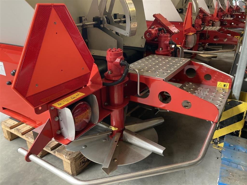 Sandstreuer & Salzstreuer от тип Bredal SGS 2000 Inkl. Lysanlæg, sold og rullepresenning, Gebrauchtmaschine в Roskilde (Снимка 3)