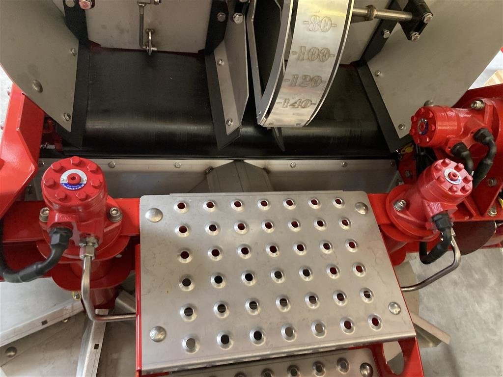 Sandstreuer & Salzstreuer от тип Bredal SGS 2000 Inkl. Lysanlæg, sold og rullepresenning, Gebrauchtmaschine в Roskilde (Снимка 4)