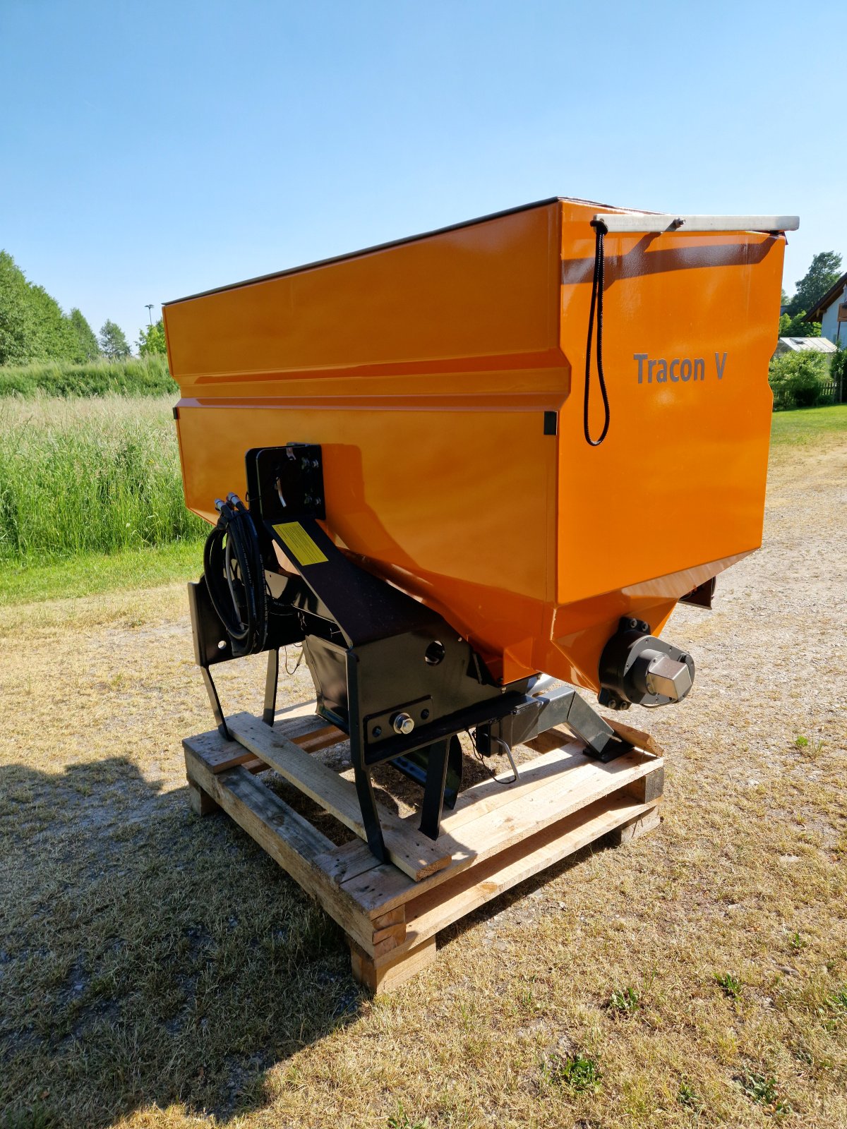 Sandstreuer & Salzstreuer des Typs Bucher Gmeiner-Bucher Tracon V15, Neumaschine in Allershausen (Bild 4)