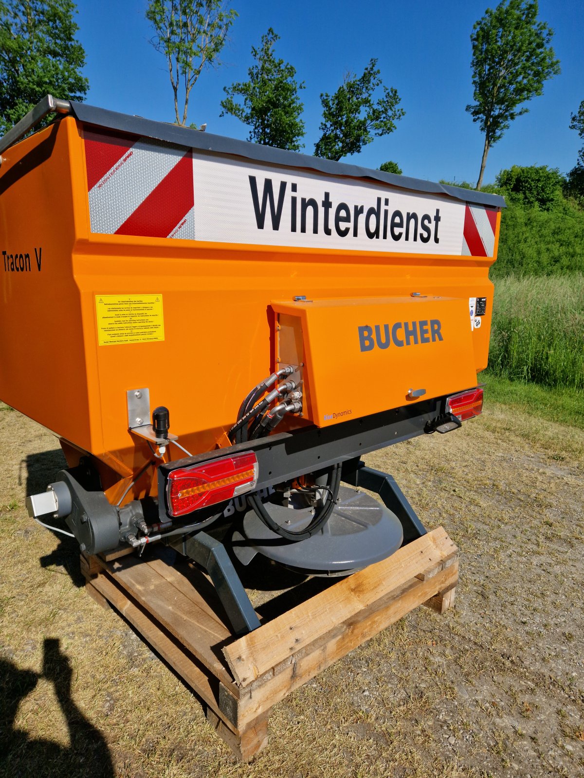 Sandstreuer & Salzstreuer des Typs Bucher Gmeiner-Bucher Tracon V15, Neumaschine in Allershausen (Bild 4)
