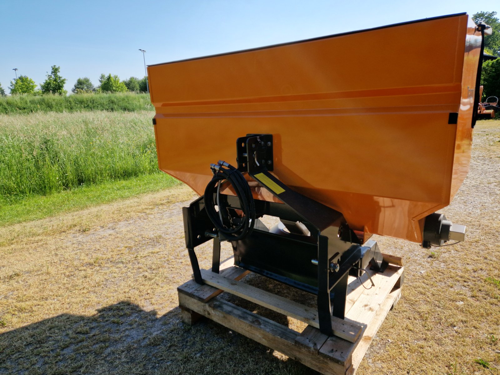 Sandstreuer & Salzstreuer des Typs Bucher Gmeiner-Bucher Tracon V15, Neumaschine in Allershausen (Bild 7)