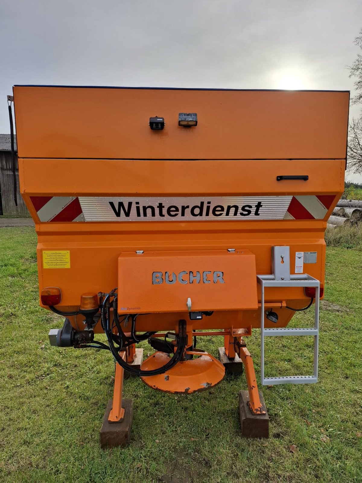 Sandstreuer & Salzstreuer of the type Bucher Tracon 2000, Gebrauchtmaschine in Miltach (Picture 1)