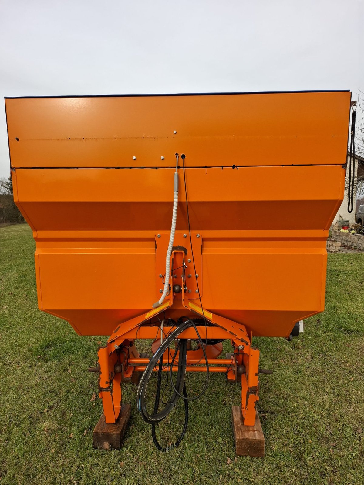 Sandstreuer & Salzstreuer of the type Bucher Tracon 2000, Gebrauchtmaschine in Miltach (Picture 2)