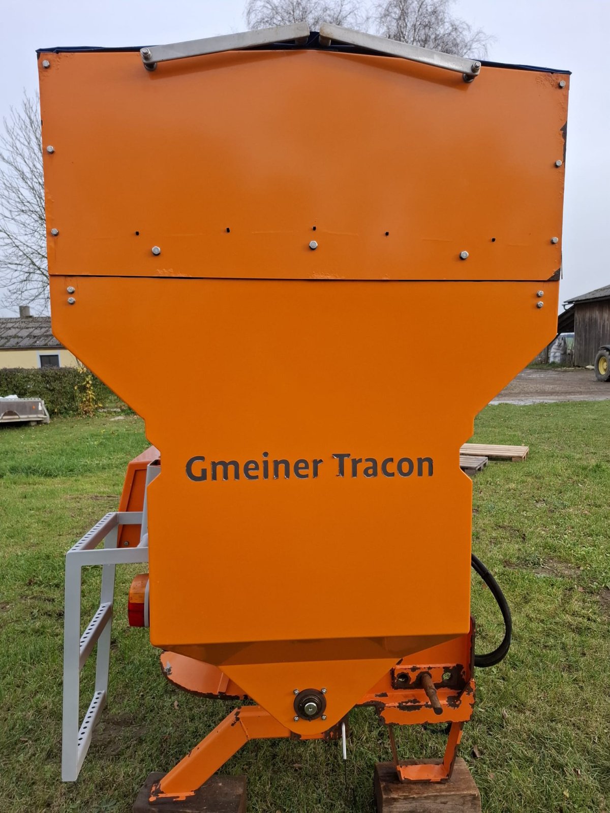 Sandstreuer & Salzstreuer of the type Bucher Tracon 2000, Gebrauchtmaschine in Miltach (Picture 3)