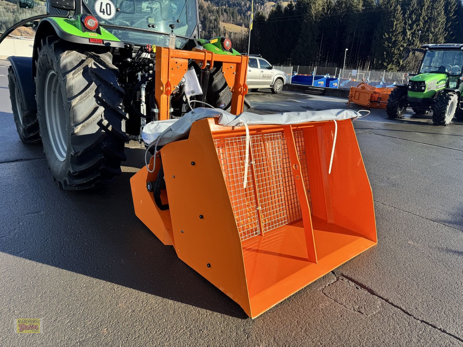 Sandstreuer & Salzstreuer des Typs Cosmo DGC Pro 1500 Selbstladetellerstreuer mit 1200L, Neumaschine in Kötschach (Bild 19)