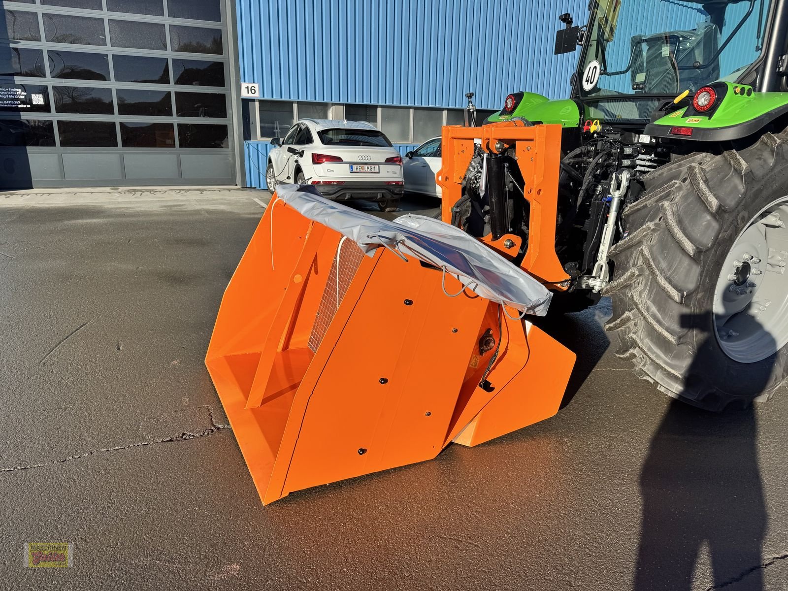 Sandstreuer & Salzstreuer des Typs Cosmo DGC Pro 1500 Selbstladetellerstreuer mit 1200L, Neumaschine in Kötschach (Bild 17)