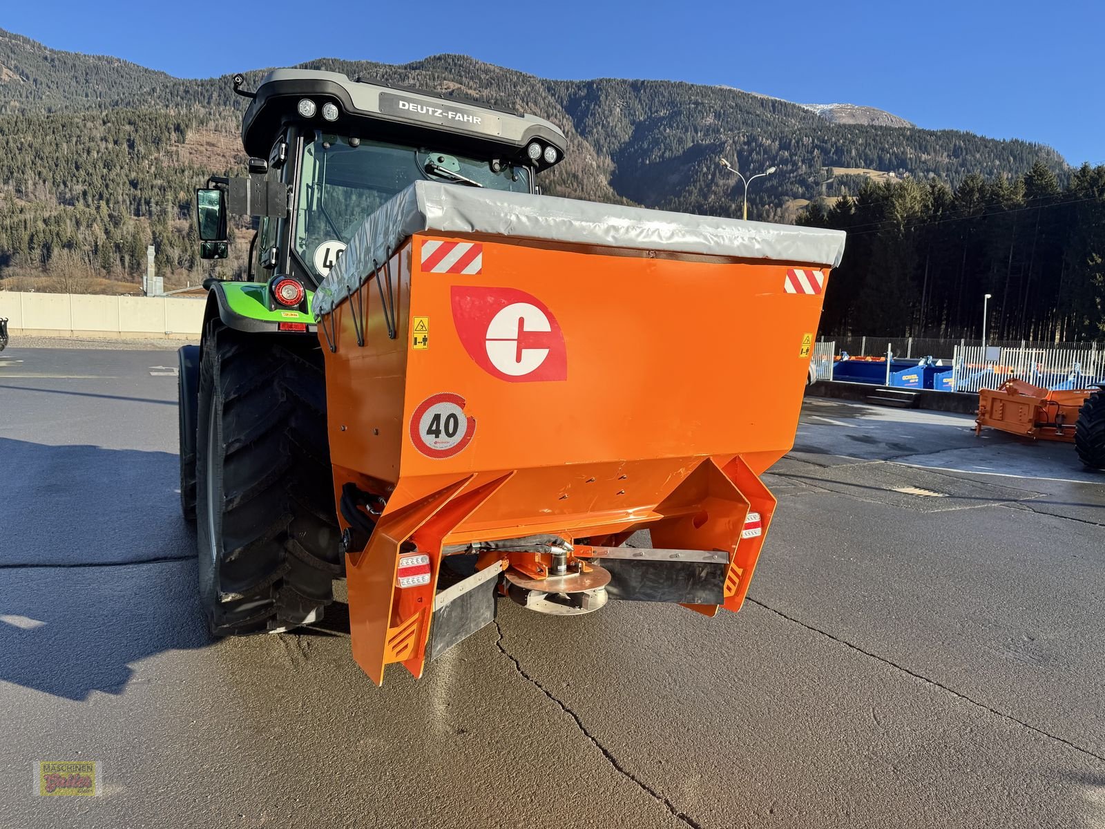 Sandstreuer & Salzstreuer des Typs Cosmo DGC Pro 1500 Selbstladetellerstreuer mit 1200L, Neumaschine in Kötschach (Bild 3)