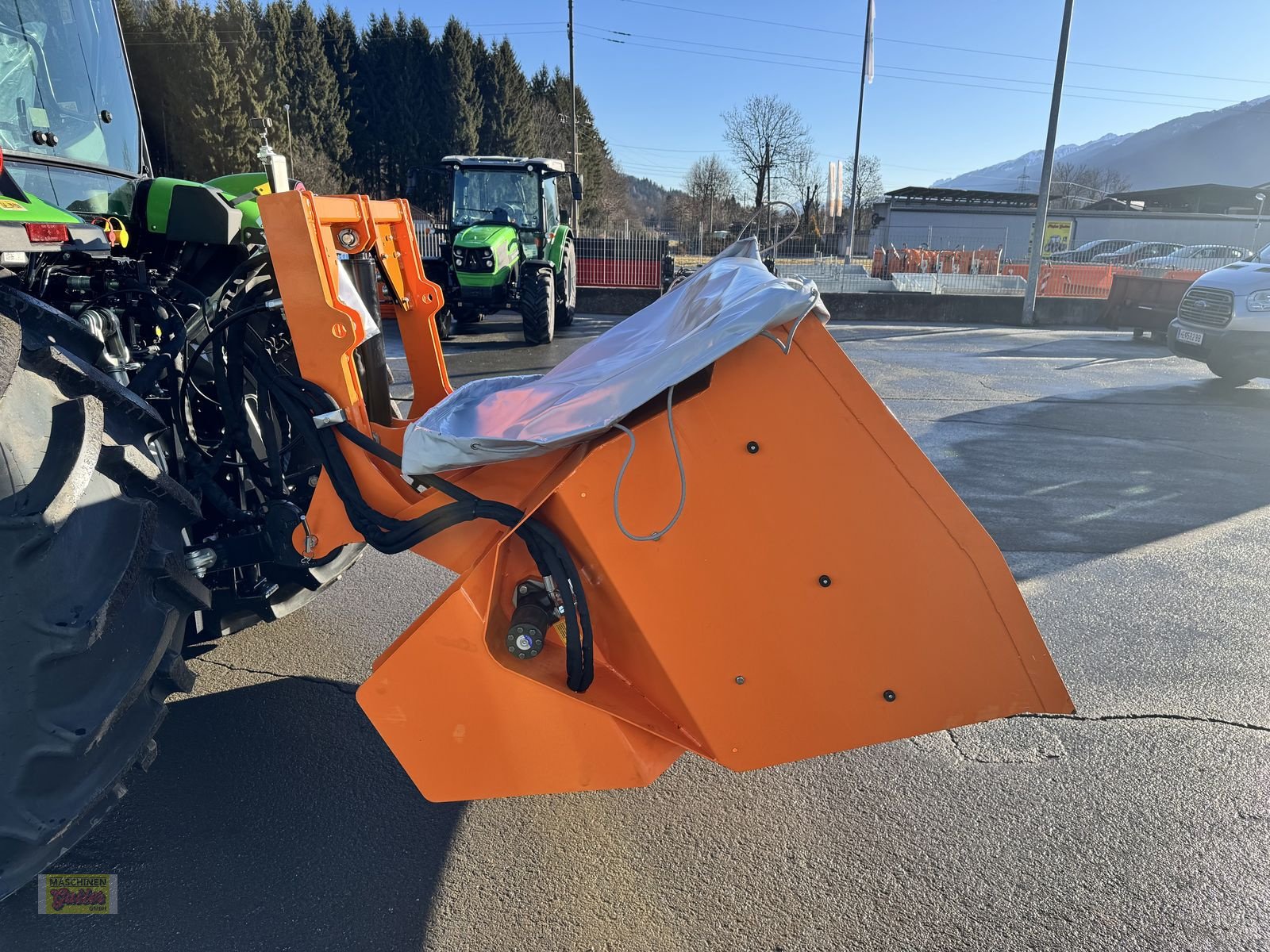 Sandstreuer & Salzstreuer des Typs Cosmo DGC Pro 1500 Selbstladetellerstreuer mit 1200L, Neumaschine in Kötschach (Bild 15)