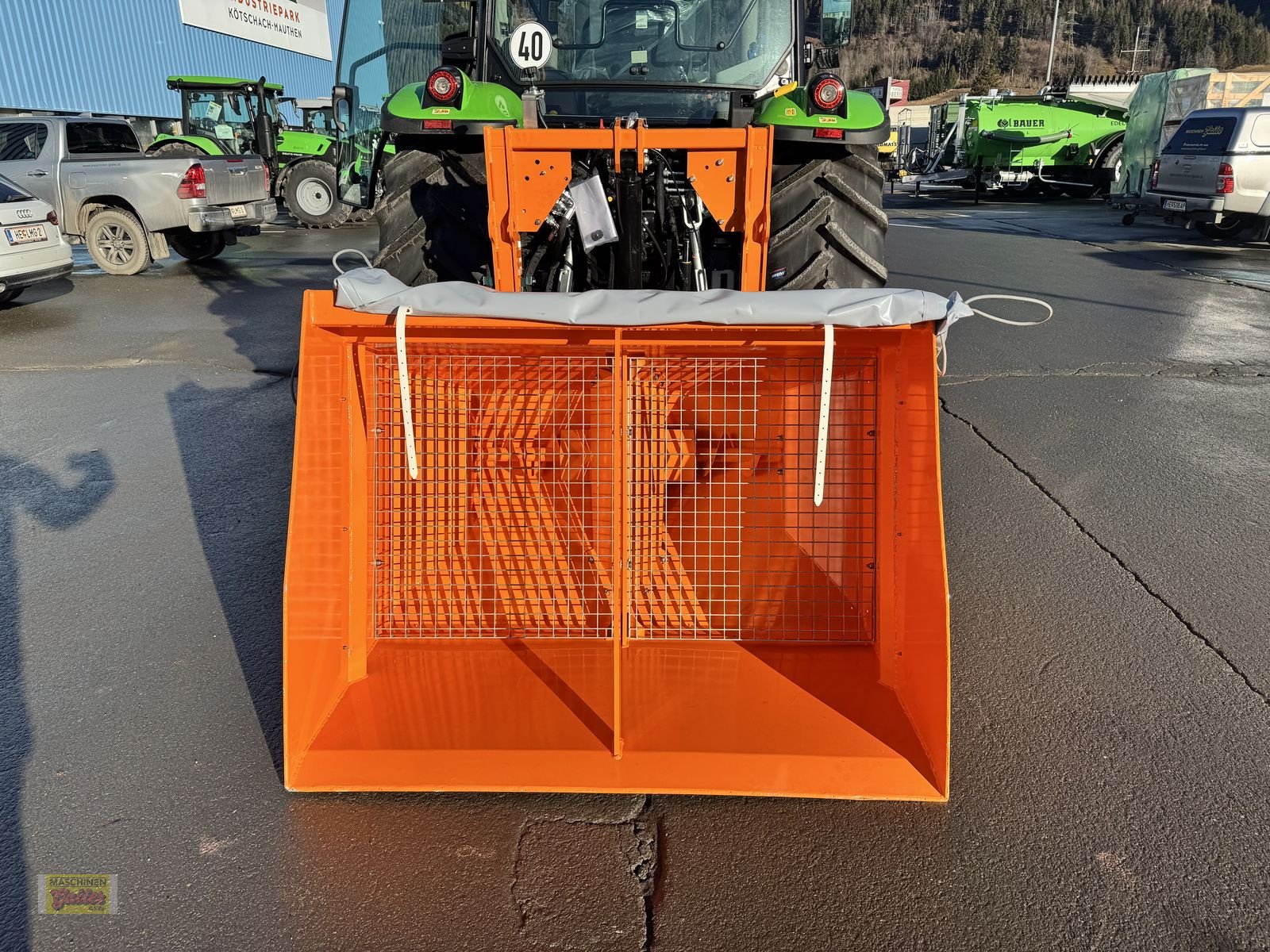 Sandstreuer & Salzstreuer des Typs Cosmo DGC Pro 1500 Selbstladetellerstreuer mit 1200L, Neumaschine in Kötschach (Bild 18)