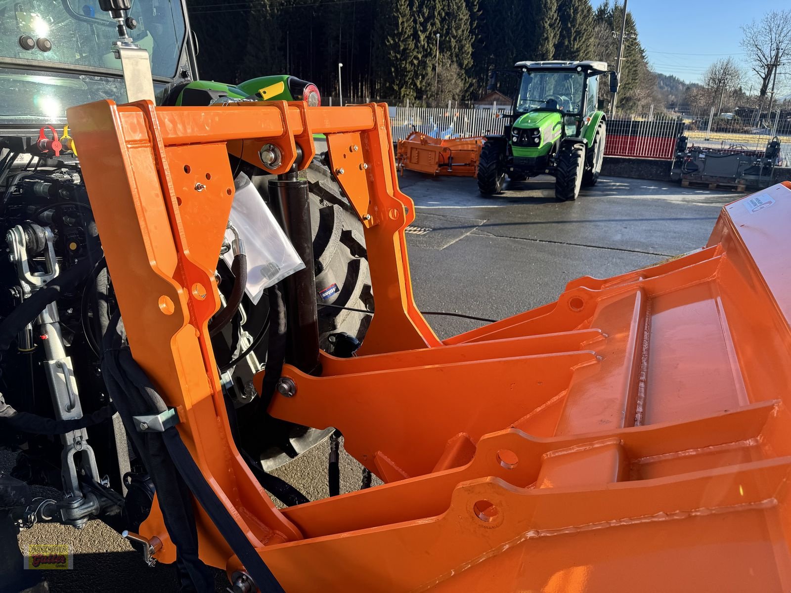 Sandstreuer & Salzstreuer des Typs Cosmo DGC Pro 1500 Selbstladetellerstreuer mit 1200L, Neumaschine in Kötschach (Bild 16)