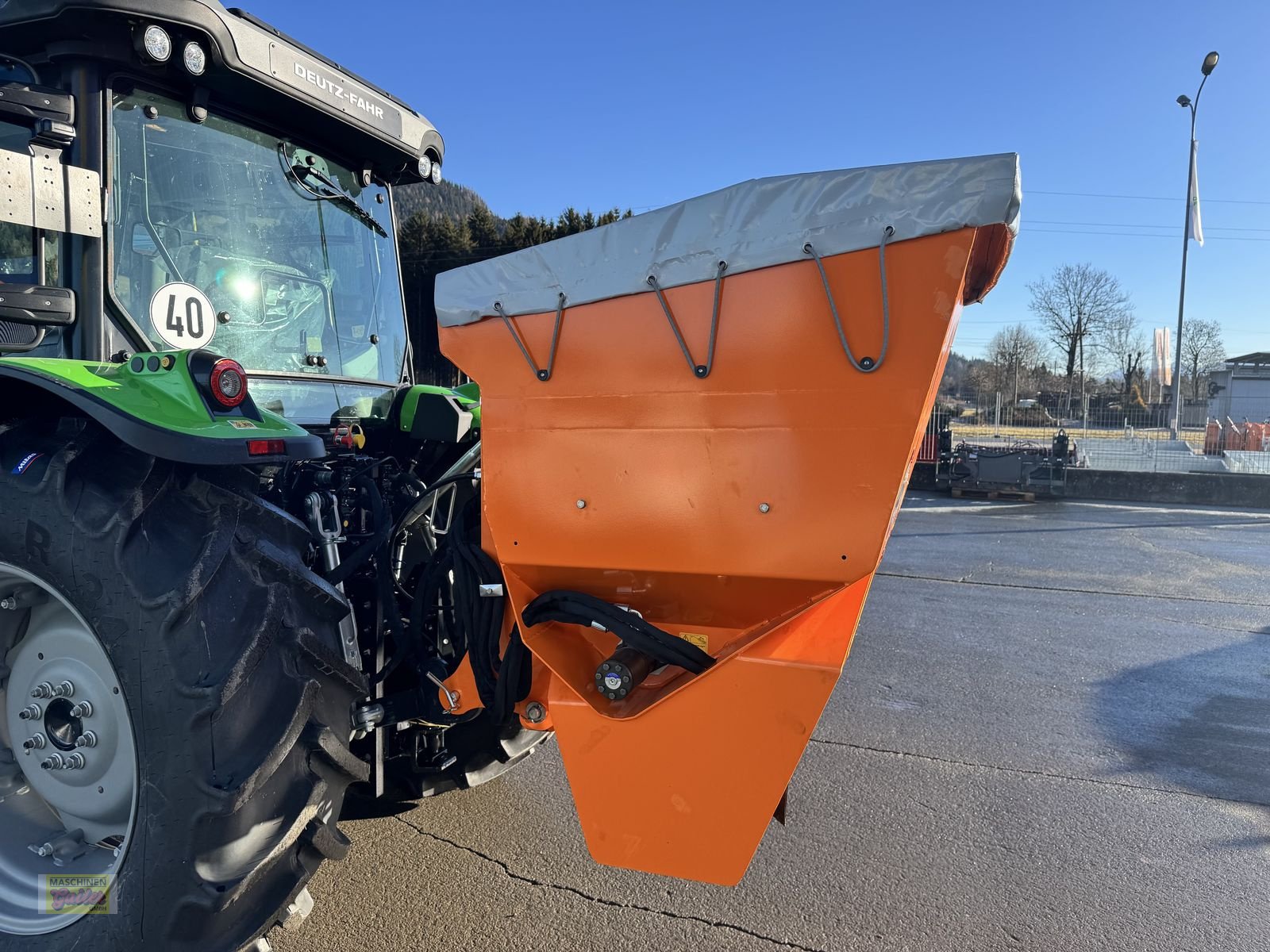 Sandstreuer & Salzstreuer des Typs Cosmo DGC Pro 1500 Selbstladetellerstreuer mit 1200L, Neumaschine in Kötschach (Bild 27)