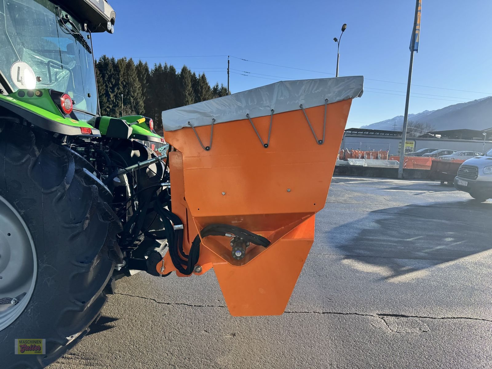 Sandstreuer & Salzstreuer des Typs Cosmo DGC Pro 1500 Selbstladetellerstreuer mit 1200L, Neumaschine in Kötschach (Bild 5)