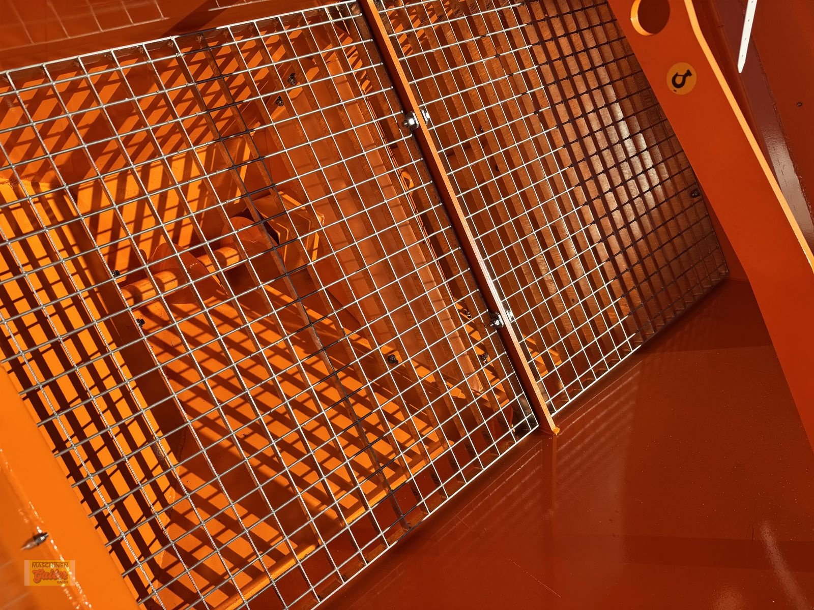 Sandstreuer & Salzstreuer des Typs Cosmo DGC Pro 1500 Selbstladetellerstreuer mit 1200L, Neumaschine in Kötschach (Bild 12)