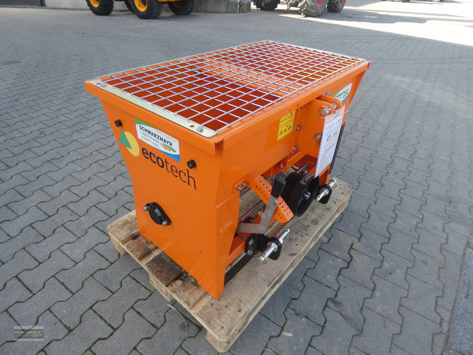 Sandstreuer & Salzstreuer des Typs Eco Walzenstreuer XGA, Neumaschine in Aurolzmünster (Bild 3)