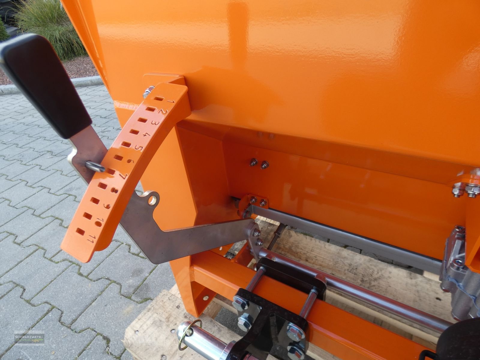 Sandstreuer & Salzstreuer des Typs Eco Walzenstreuer XGA, Neumaschine in Aurolzmünster (Bild 12)