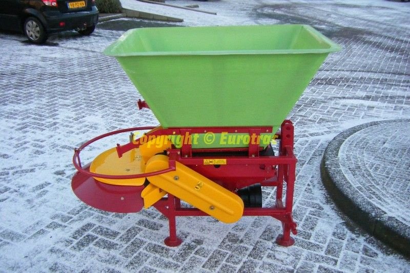 Sandstreuer & Salzstreuer of the type Eurotrac Saleuse MOTYL, Gebrauchtmaschine in RETHEL (Picture 1)