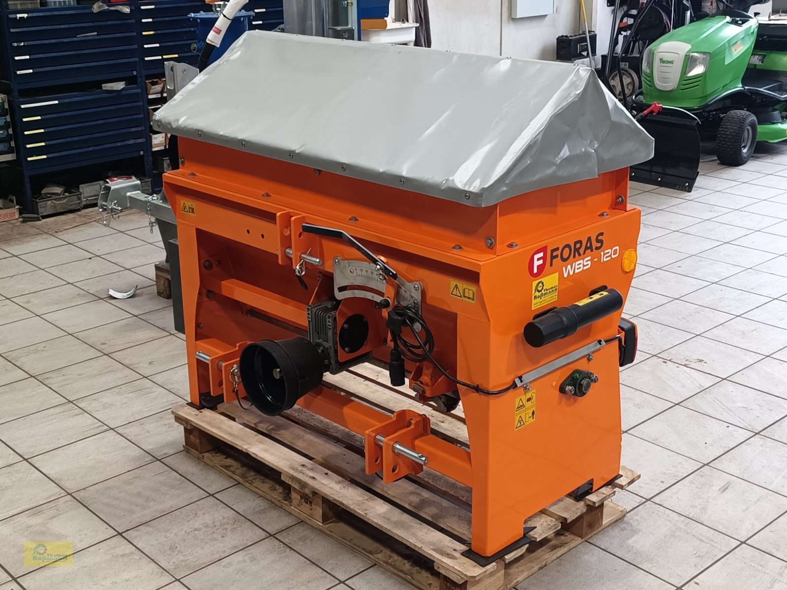 Sandstreuer & Salzstreuer des Typs Foras KS 120, Neumaschine in Tegernbach (Bild 2)