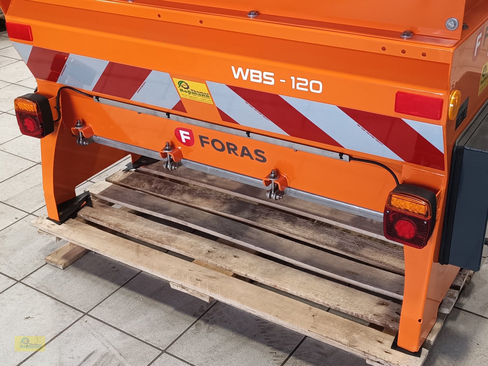 Sandstreuer & Salzstreuer des Typs Foras KS 120, Neumaschine in Tegernbach (Bild 3)