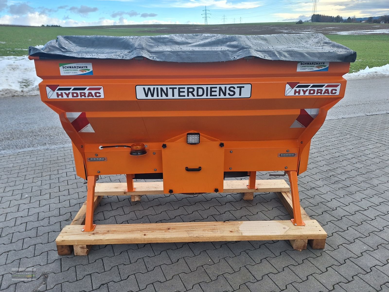 Sandstreuer & Salzstreuer of the type Hydrac TN-1000-R INOX, Neumaschine in Aurolzmünster (Picture 8)